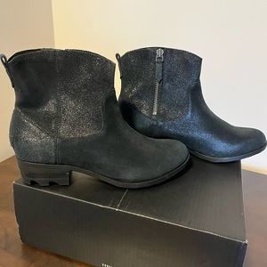 Sorel Lola ll Suede Booties. Women’s. Size 10. New in Box.